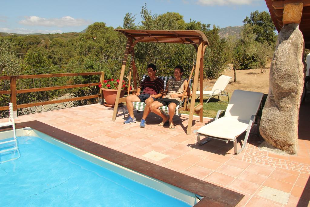 Residence Villa Smeralda Telti الغرفة الصورة